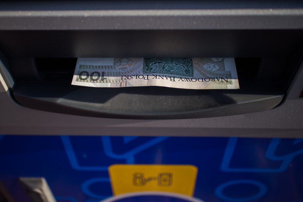 Zatrzymano podejrzanych o włamanie do bankomatu w Głogowie