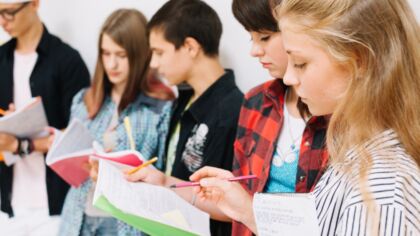 Stypendia dla wybitnych uczniów gminy Głogów wręczone