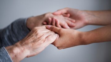 Bohaterska interwencja nastolatek z Głogowa ratujących starszego mężczyznę
