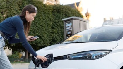 Nowa stacja ładowania pojazdów i urządzeń elektrycznych w Zespole Szkół Samochodowych i Budowlanych w Głogowie