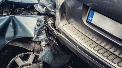 Trzy samochody zderzyły się na wjeździe na rondo Konstytucji 3 Maja