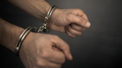 35-letni mężczyzna oskarżony o pięcioletnie znęcanie się nad 30-letnią kobietą
