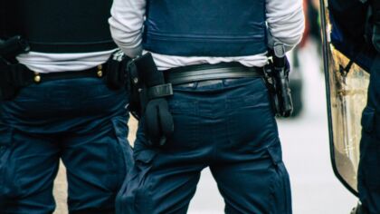 Policja zatrzymała młodą kobietę podejrzaną o sprzedaż podrabianych produktów