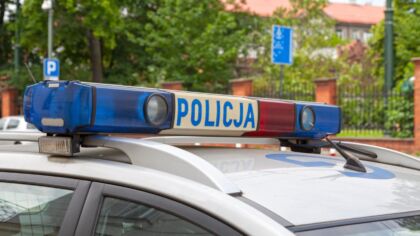 Policja intensyfikuje poszukiwania 31-letniego mężczyzny, który próbował taranować ludzi w Głogowie