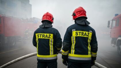 Dramatyczny wieczór w Głogowie: Pożar balotów i wypadek na DK12 w krótkim odstępie czasu