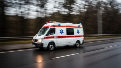 Poważny incydent w Głogowie: Mężczyzna z raną brzucha w szpitalu, jedna osoba aresztowana