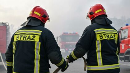 Pożar ciężarówki na działce: strażacy w akcji w obliczu niebezpieczeństwa