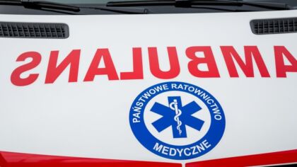 Zimowe akweny: Jak uniknąć niebezpieczeństw na zamarzniętym lodzie