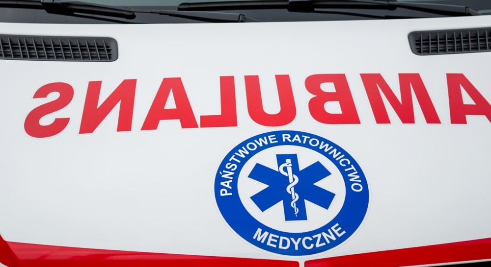 Zimowe akweny: Jak uniknąć niebezpieczeństw na zamarzniętym lodzie