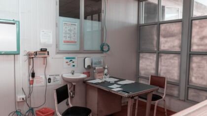 Infolinia wsparcia dla chorych na Alzheimera startuje 1 października 2025 roku