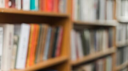 Dziecięca empatia: odkrywanie emocji i książek w bibliotece