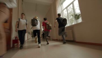 Empatia w akcji: uczniowie SP2 poznają świat przez książki i kreatywne zabawy