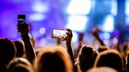 Śpiewaj z nami: rozpocznij lato na karaoke!