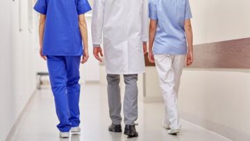 Rehabilitacja w Żukowicach: Darczyńca przekazuje rowerek stacjonarny