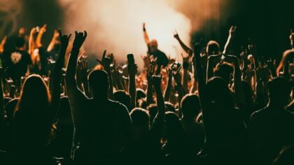 Fontanny z Kulturą: Muzyka, Tańce i Plener Malarski w Parku Słowiańskim!