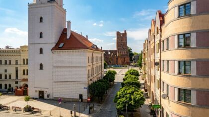 Szczepów: przy świetlicy układają alejki